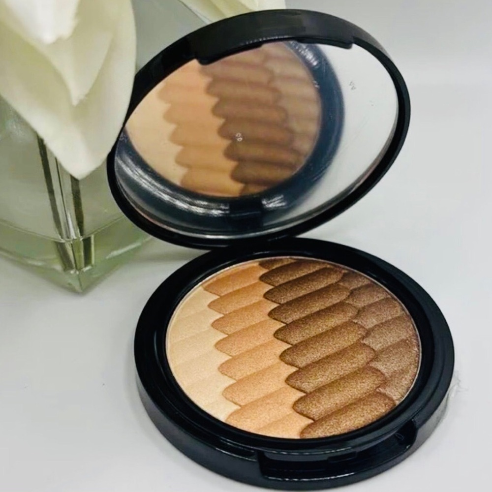 Belle by Kim Gravel Warm Champagne to Deep Bronze Eyeshadow Palette